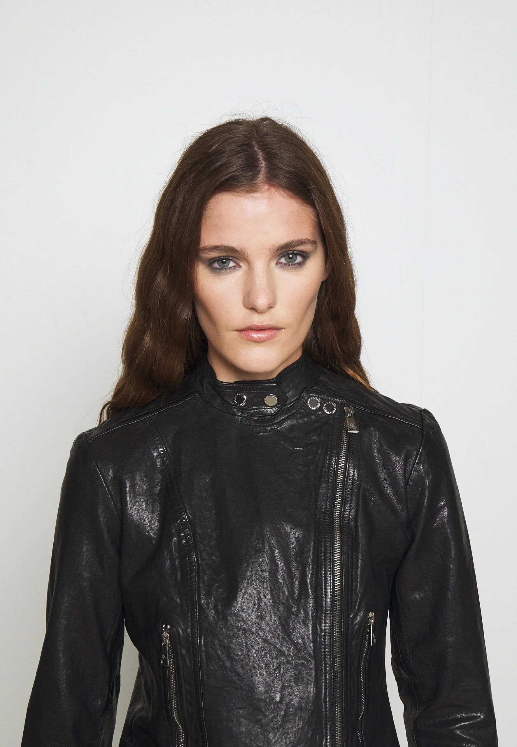 womens-jet-black-biker-leather-jacket-affordable-stylish (3)